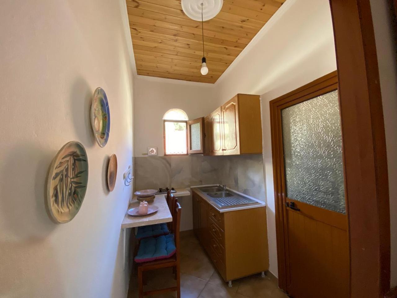 Ramo's Charming With Sunlit Veranda - 1st * Vlorë