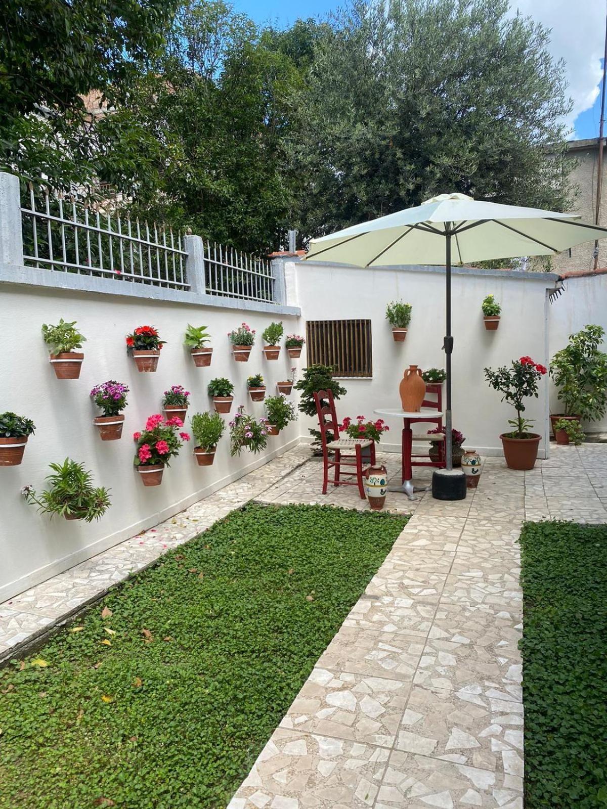 Ramo's Charming With Sunlit Veranda - 1st Vlorë