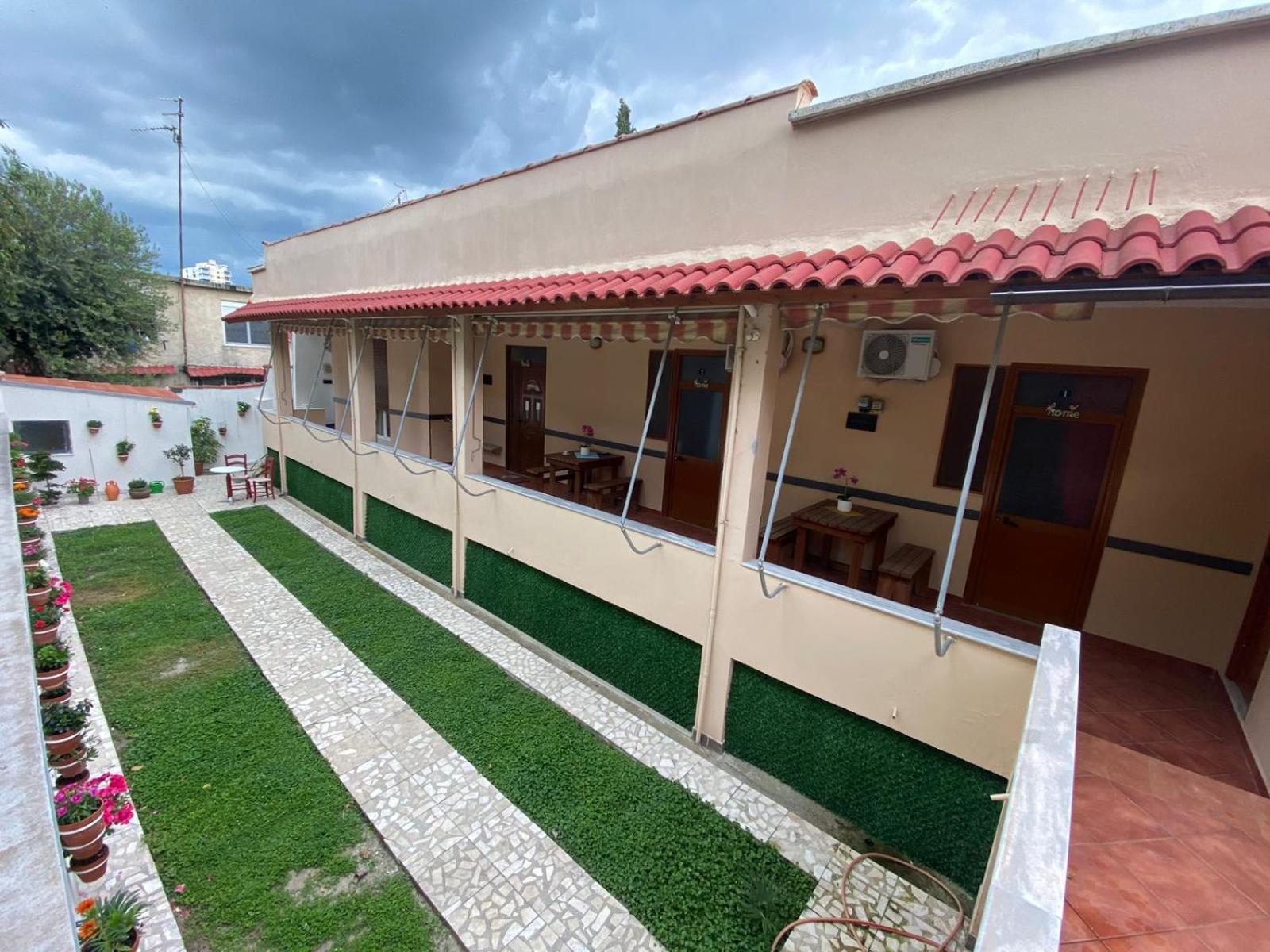 Ramo's Charming With Sunlit Veranda - 1st Vlorë
